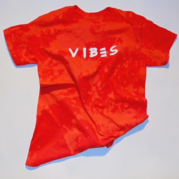 🆕Vintage style vibes t-shirt - Picture 2 of 5